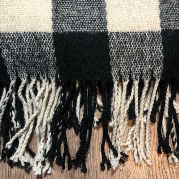 Plaid Blanket Scarf Set Of Two - Picture 9 of 10